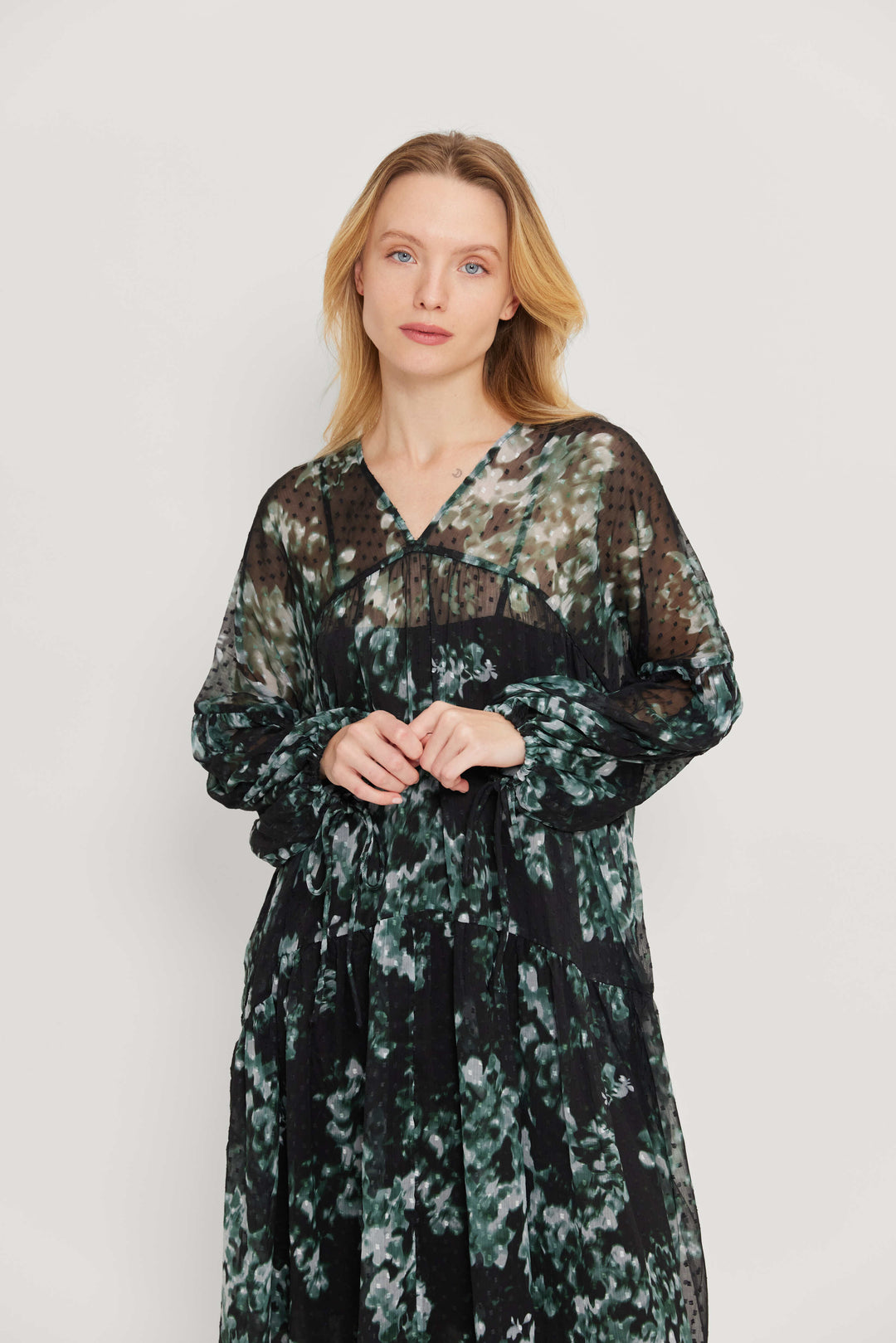 שמלת מקסי שקפקפה עם פרינט לנשים