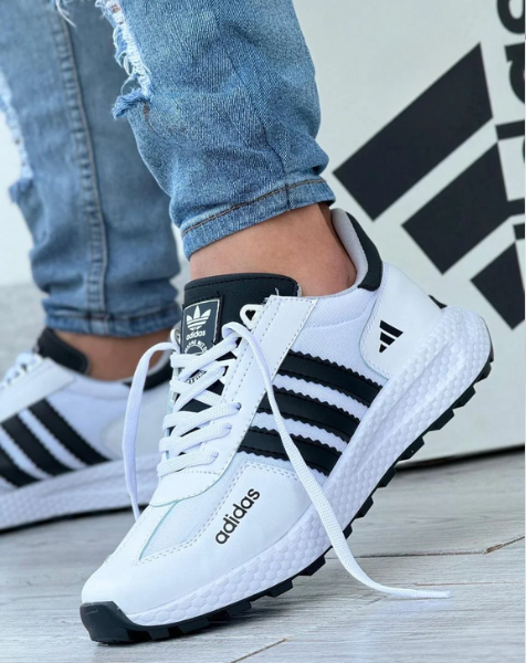 נעלי ריצה ספורטיביות חדשות